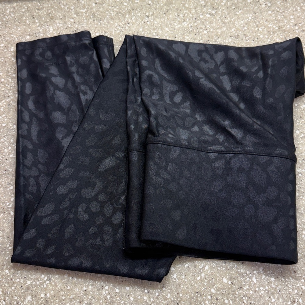 Carbon38 High Rise 7/8 Legging in Leopard Takara Shine Black